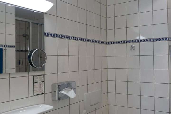 Room 33 of 50