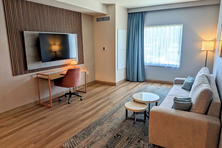 Room 32 of 46