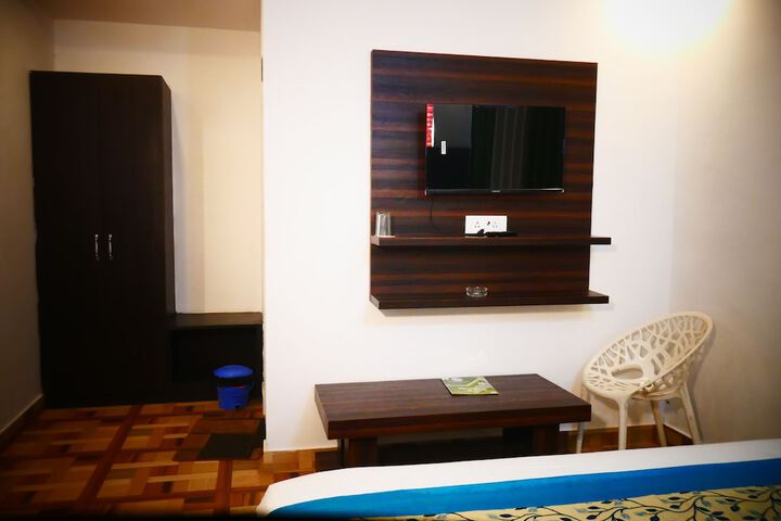 Room 6 of 8