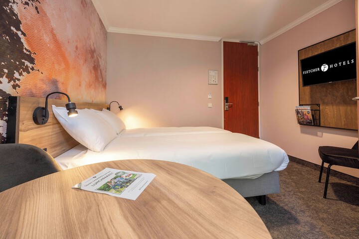 Room 2 of 42