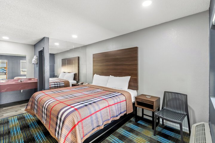 Room 3 of 18