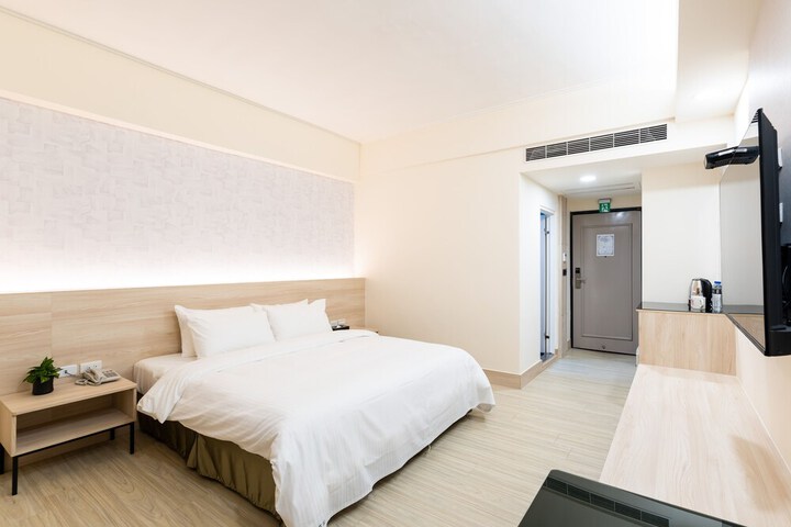 Room 9 of 21