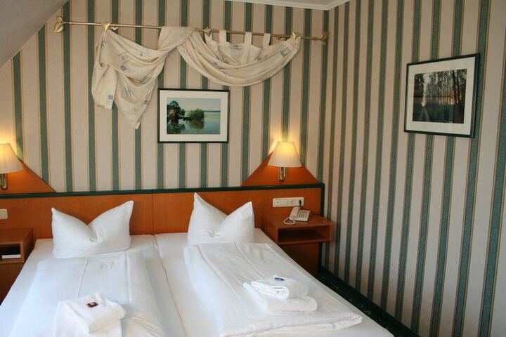 Room 2 of 39