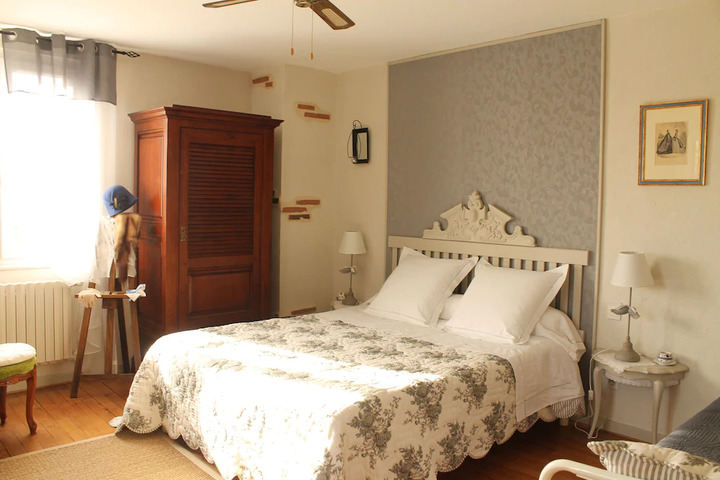 Room 4 of 5