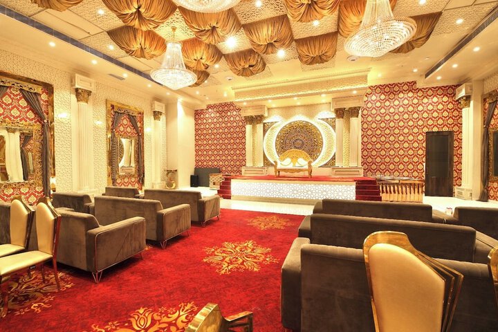 Ballroom/Hall 52 of 82