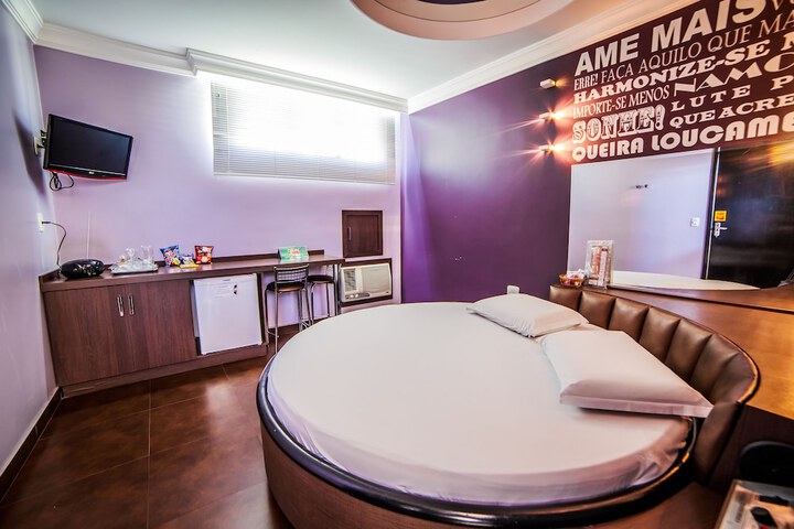 Room 17 of 19