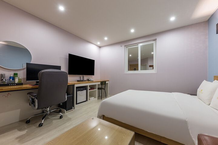 Room 48 of 63