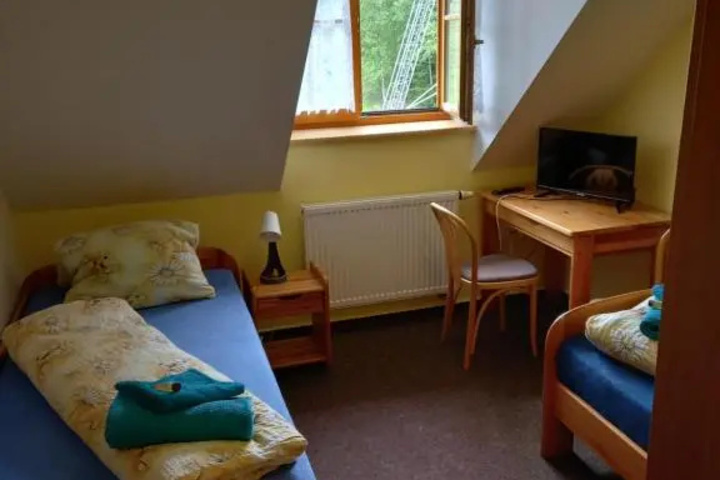 Room 2 of 6