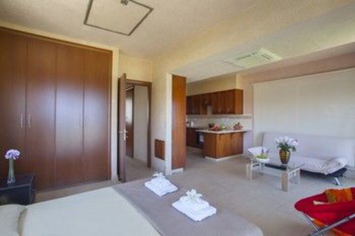 Room 25 of 94