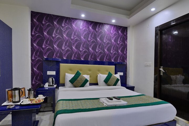 Room 25 of 102