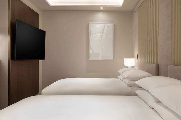 Room 42 of 137