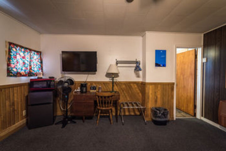 Room 32 of 48