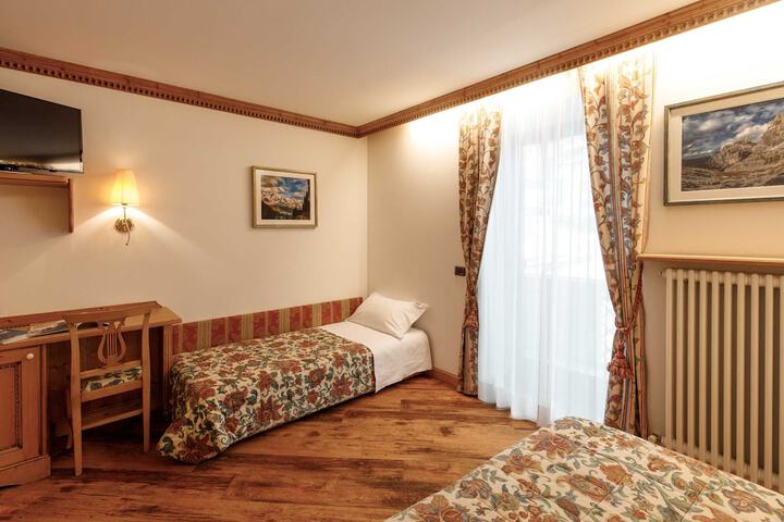 Room 49 of 122
