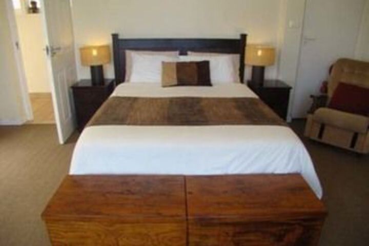 Room 2 of 8
