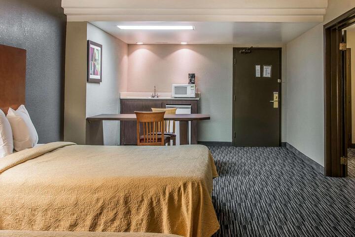 2 Double Beds (1 of 5)