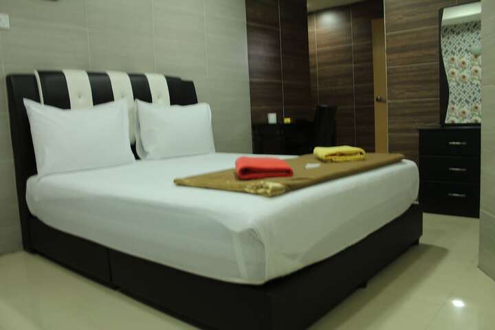 Room 7 of 32
