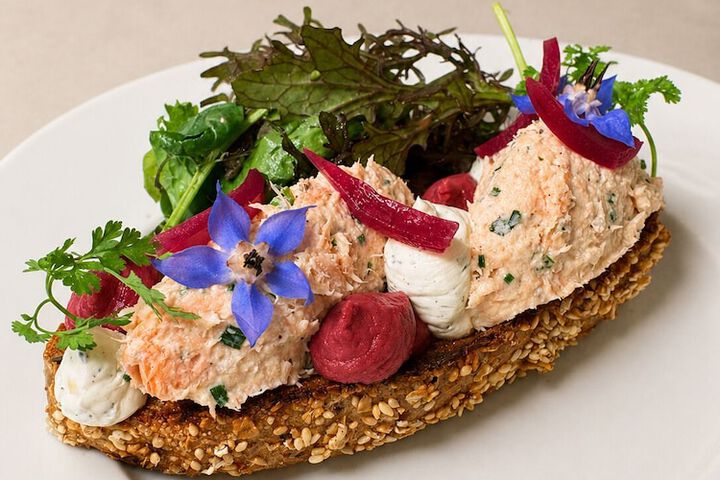 Dining 62 of 94