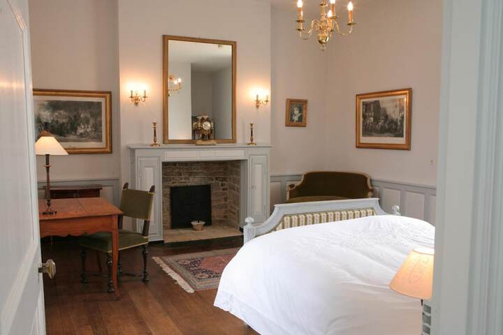 Room 10 of 48