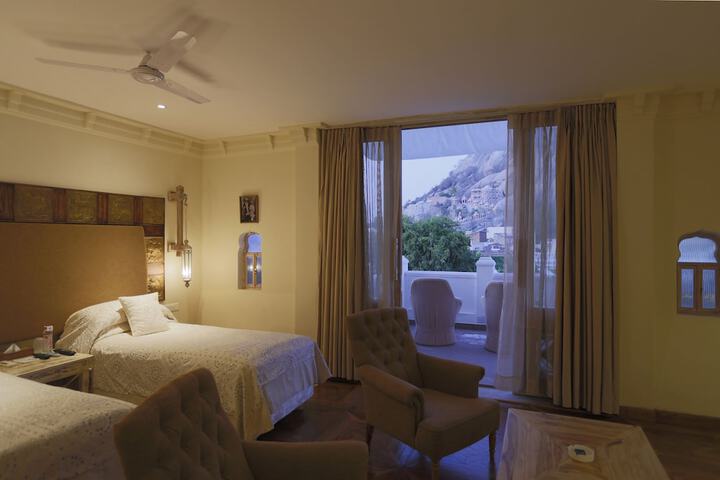 Room 28 of 140