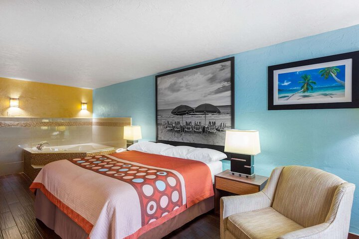 1 King Bed (9 of 10)