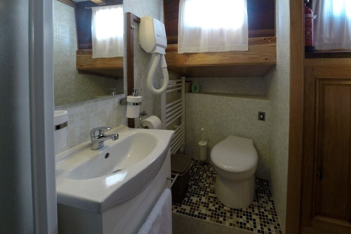 Room 8 of 22