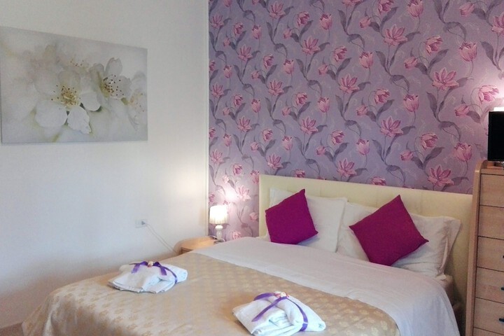 Room 5 of 77