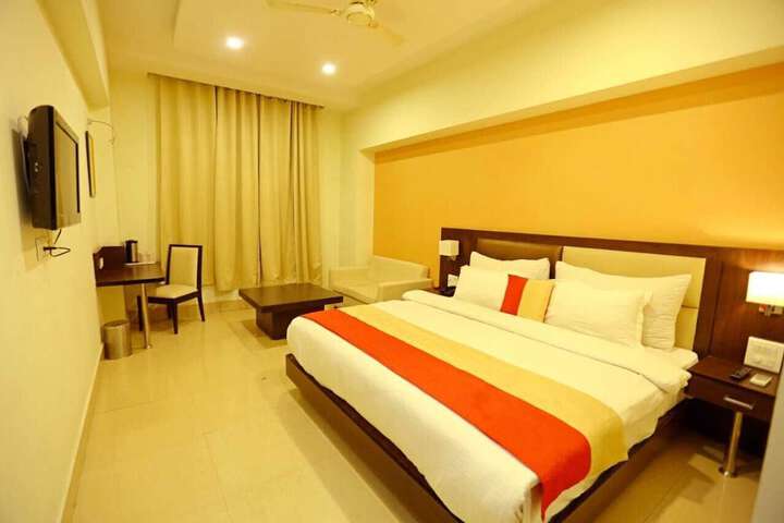 Room 4 of 11
