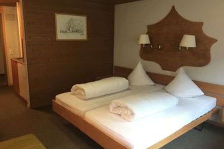 Room 32 of 83