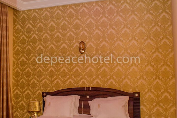 Room 9 of 27