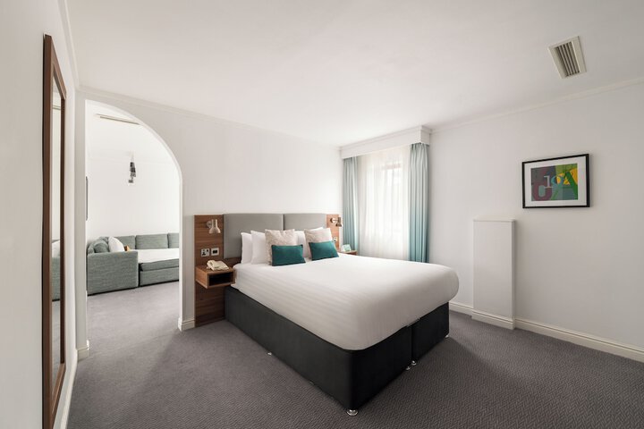 Room 40 of 134