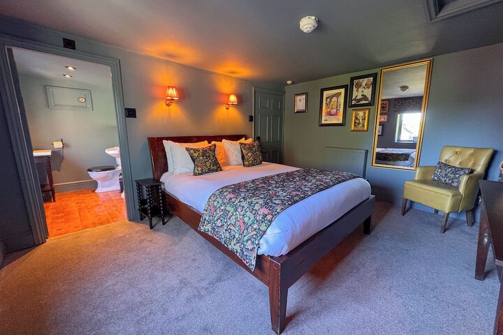 Room 11 of 34