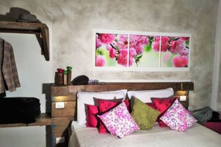 Room 12 of 27