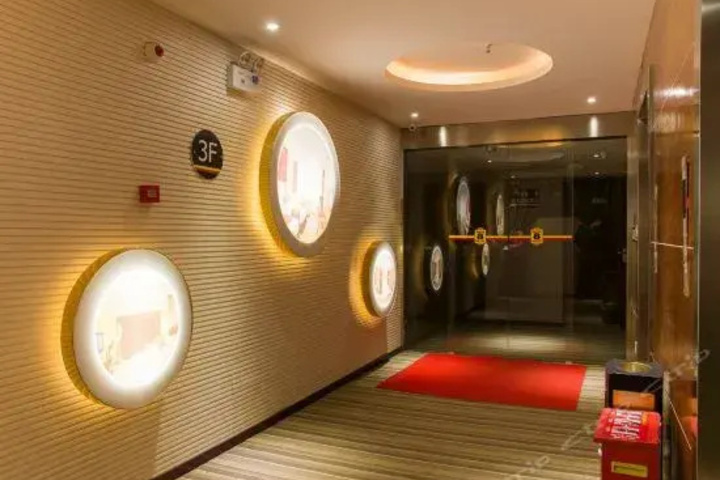 Room 7 of 10