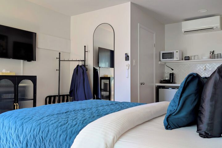 Room 13 of 115