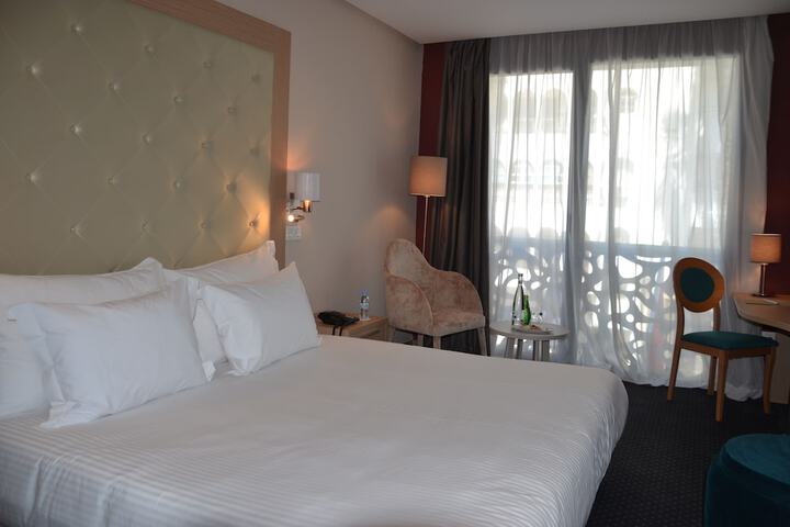 Room 18 of 37