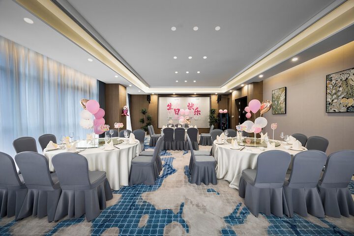 Ballroom/Hall 60 of 64