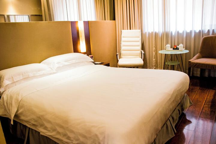 Room 3 of 6