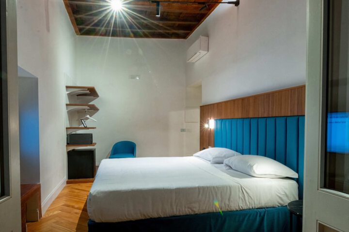 Room 44 of 238