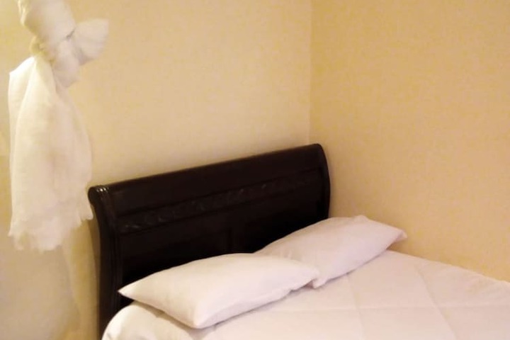 Room 7 of 16