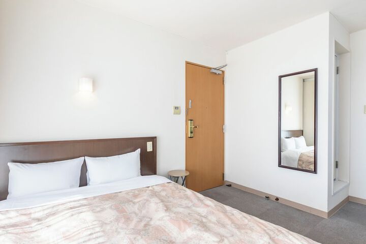 Room 18 of 77
