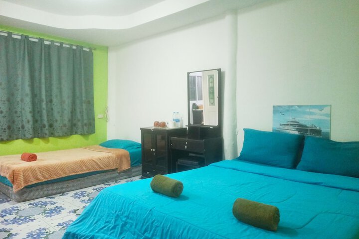 Room 10 of 34