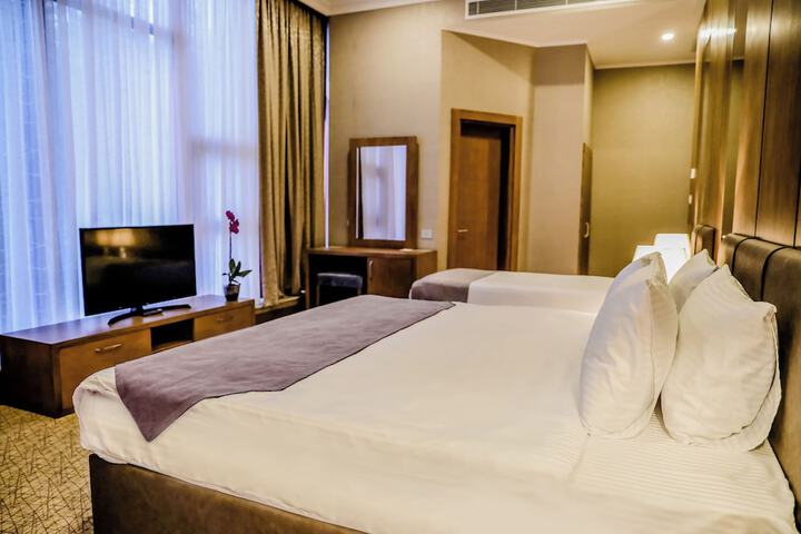Room 6 of 24
