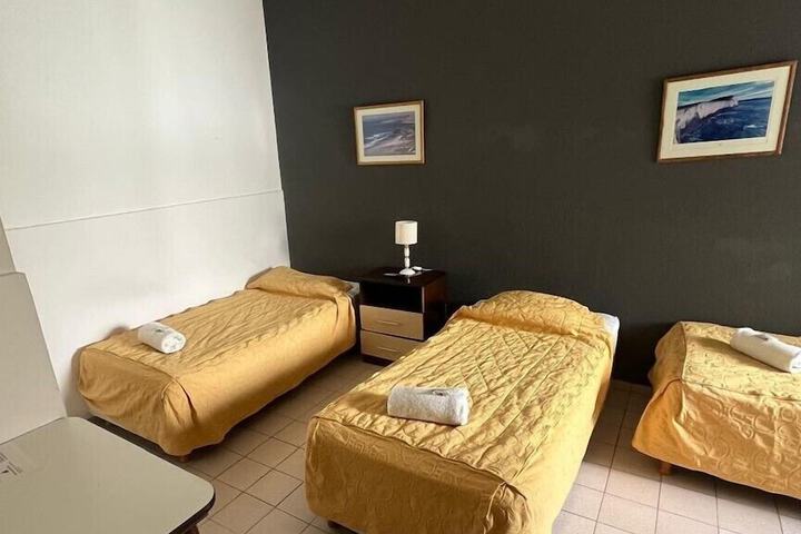 Room 9 of 31