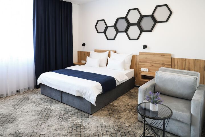 Room 7 of 25