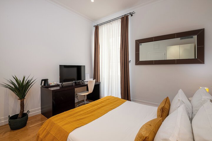 Room 5 of 32