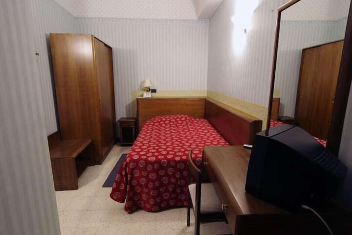 Room 15 of 59
