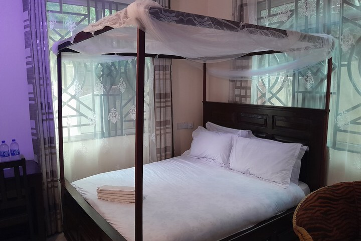 Room 13 of 24