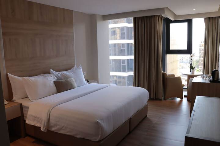 Room 11 of 37