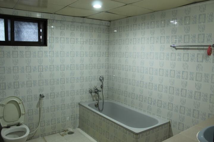 Room 52 of 67