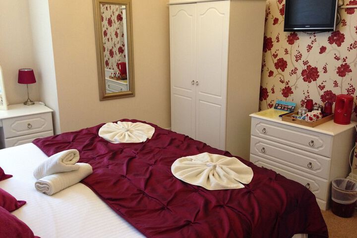 Room 16 of 40